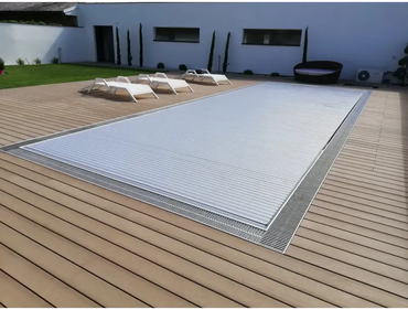 Silvrig metallpoolöverdrag med ribbad textur, 60x14mm, extern motor och förstärkt kant