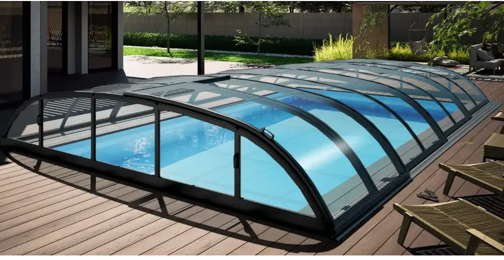 Pooltak Dallas 4×8 med svarta ramar och kurvig glasdesign