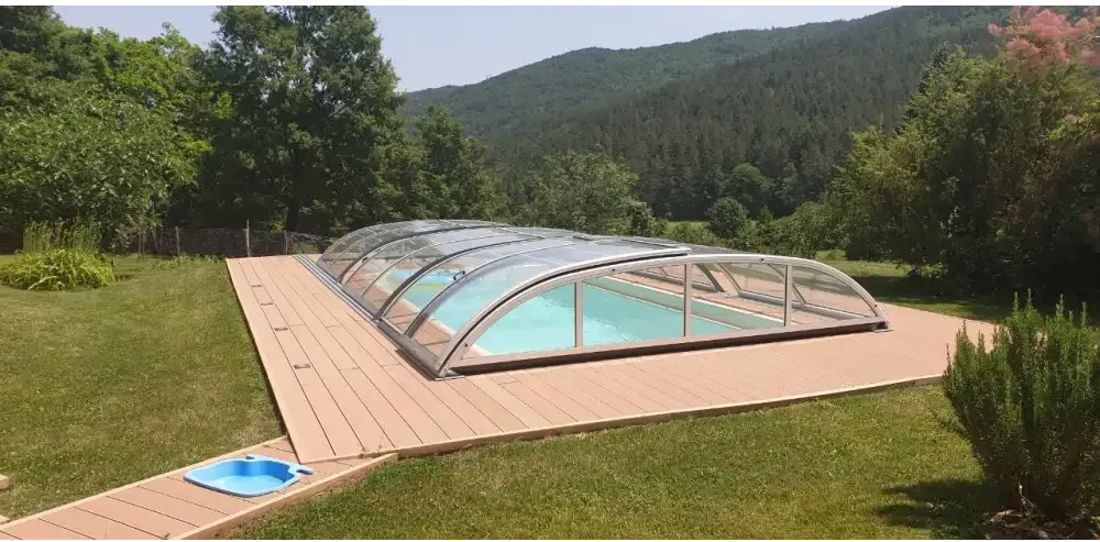 NIVO KIT 1075B pool enclosure – 5 x 10, clear panels, side door, smooth surface, arched design