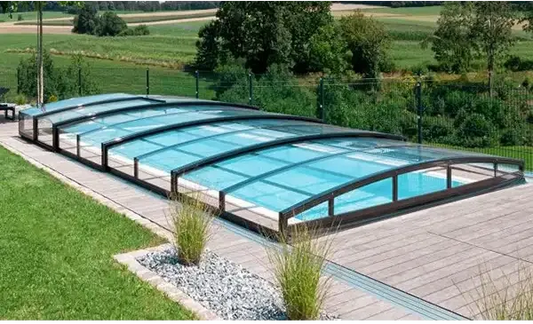 Modern pooltaket special med RAL7016 antracit profiler, böjd glas med svart ram