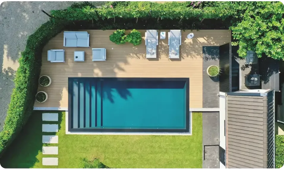 Above-ground PP pool in 20 mm material with a skimmer – wooden deck, blue water