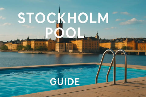 Modern rektangulär pool i Stockholm med klart blått vatten och metallstege inför 2026
