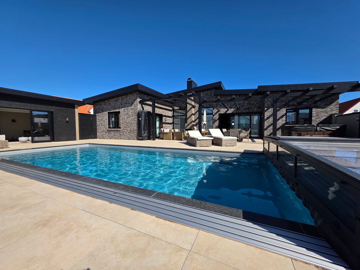 Pool enclosure straight from the factory