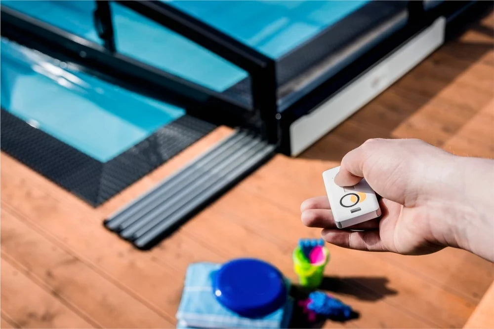 MOOVER solar-powered electric motor for pool covers