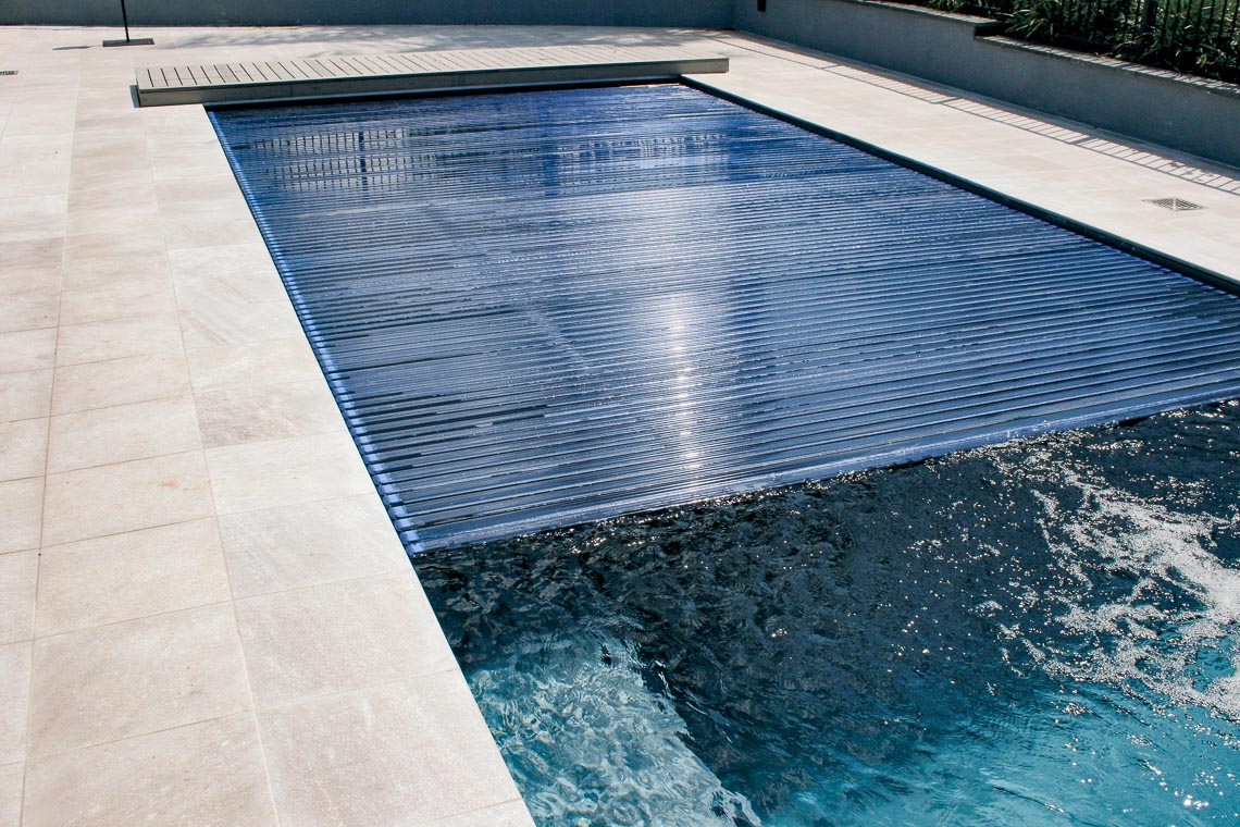 Leisurepools Reflection with slatted cover box 3.8×7.92-9.92m, 1.28-1.78m deep