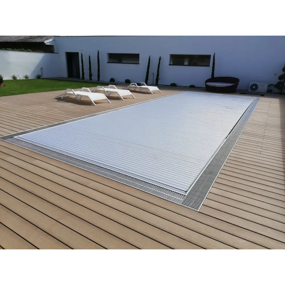 Silvrig metallpoolöverdrag med ribbad textur och extern motor Aquatop nersänkt 60x14mm