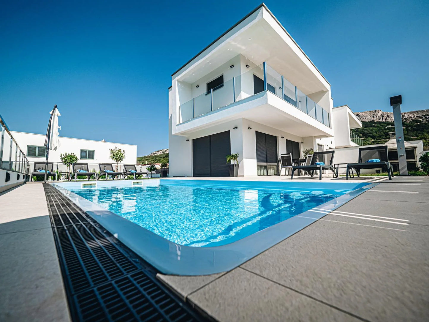 Fiberglass pool Aruba 800 8.20m x 3.70m x 1.50m