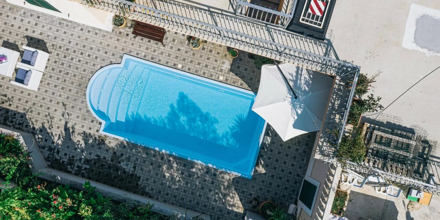 Glasfiberpool Aves 705 7.05 m x 3.20 m x 1.55 m