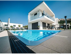 Aruba fibreglass pool – modern design, glass balustrade, blue finish