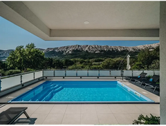 Aruba fibreglass pool – rectangular shape, blue water, grey edges