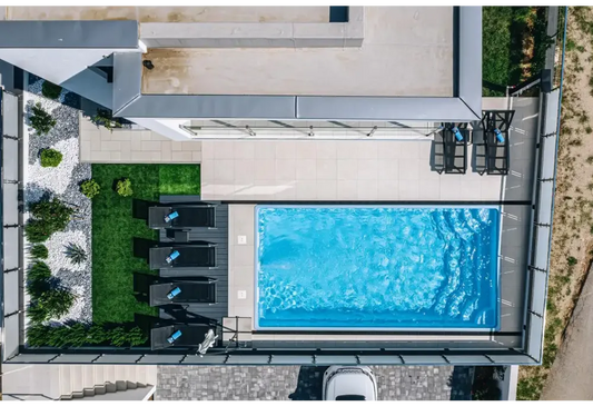 Aruba Plus fibreglass pool – rectangular shape, clear blue water