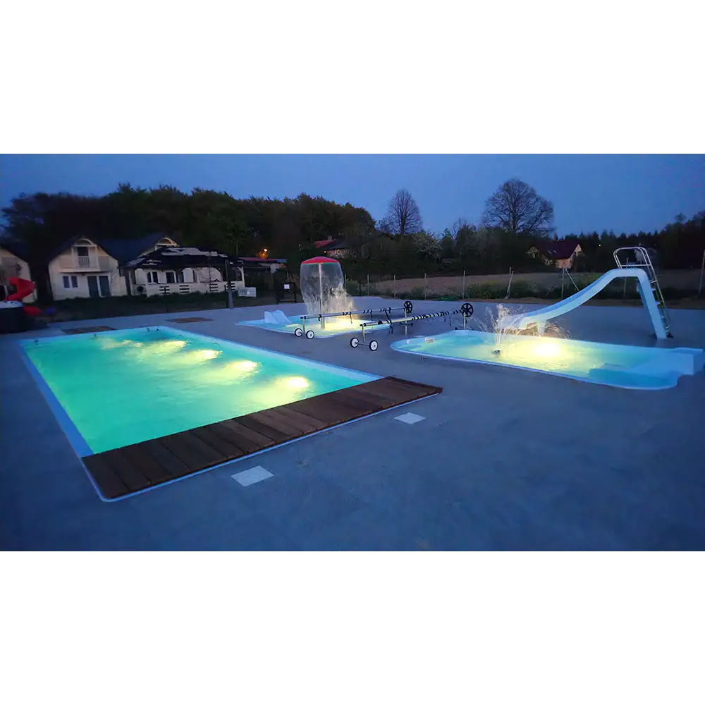 Bahama trädgårdspool med transparent pooltak och upplyst poolområde