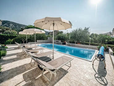 Barbados fibreglass pool – beige fabric parasol with a metal frame, for special events