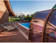 Saba fibreglass pool – rectangular shape, turquoise water, curved glass wall