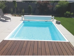 Saba fibreglass pool – rectangular shape, turquoise water, automatic pool cover