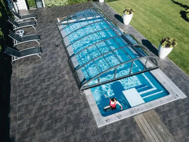 Trinidad fibreglass pool – integrated pool cover, blue tiles