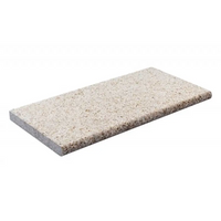 Beige fläckig granitplatta i Natura Kiruna Paket med klarblått poolvatten