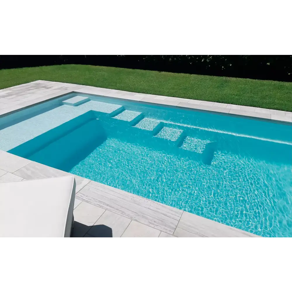 Modern Leisurepools Elite rektangulär pool med turkost vatten och grå stenplattor