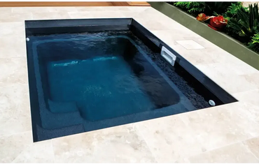 Leisurepools Fiji Plunge pool – clear blue water, wooden deck