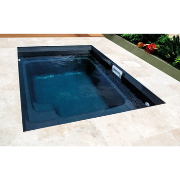 Leisurepools Fiji Plunge svart rektangulär jacuzzi med blåvatten