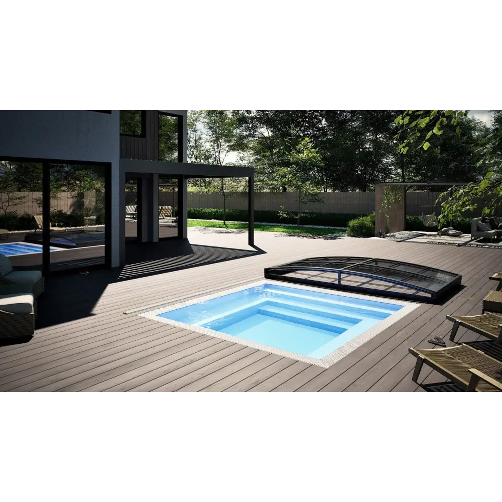 Rektangulär minipool wellness pool med blått vatten och vit kant