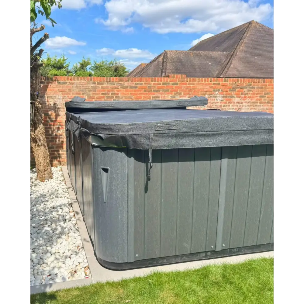 Mörkgrå PassionSpa Aquatic 3 Swim Spa med lock och vertikal panel