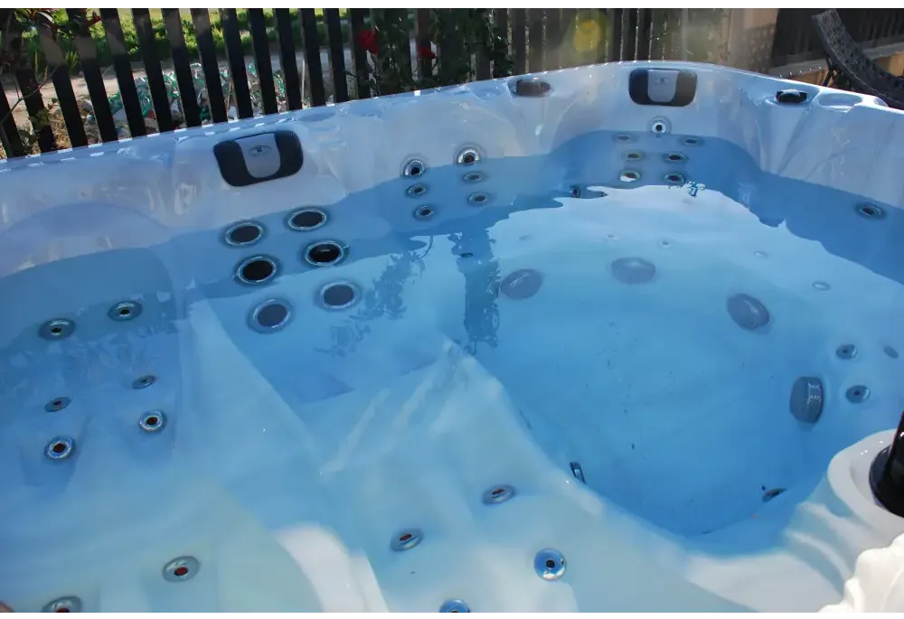 PassionSpa Desire hot tub – white finish, white interior, blue water, massage jets