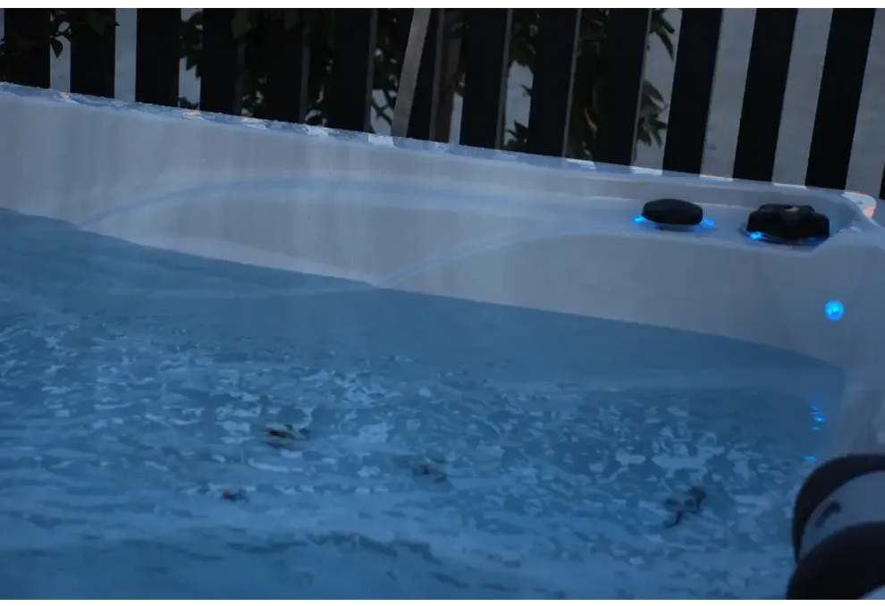 PassionSpa Desire hot tub – Signature Collection, white finish, blue LED lighting, black control panels