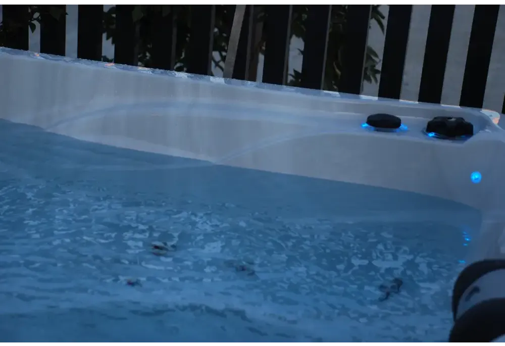 PassionSpa Desire hot tub – Signature Collection, white finish, blue LED lighting, black control panels