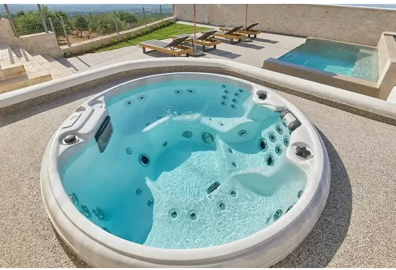 PassionSpa Recharge hot tub – Pure Collection, white finish, turquoise water, massage jets