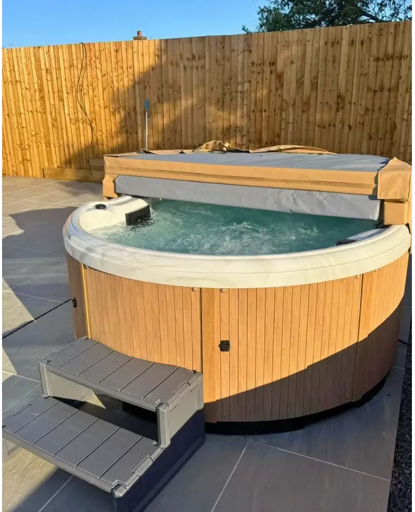 PassionSpa Recharge hot tub – wooden panel, grey fabric cover, matching steps