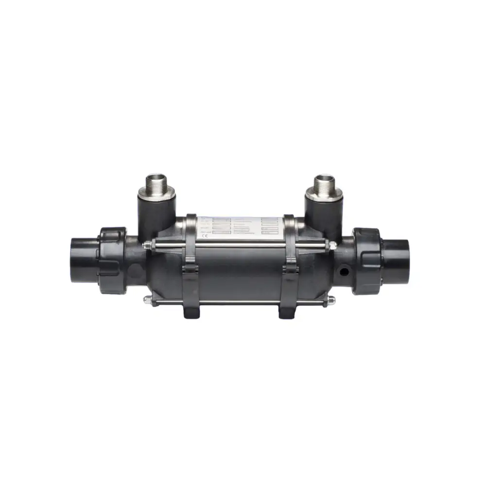 Svart plast värmeväxlare med gängade kopplingar i rostfritt stål