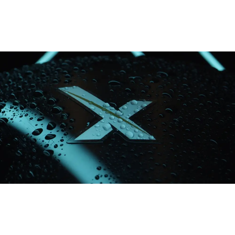 Xwarrior InverX X60 silver emblem med guldaccent