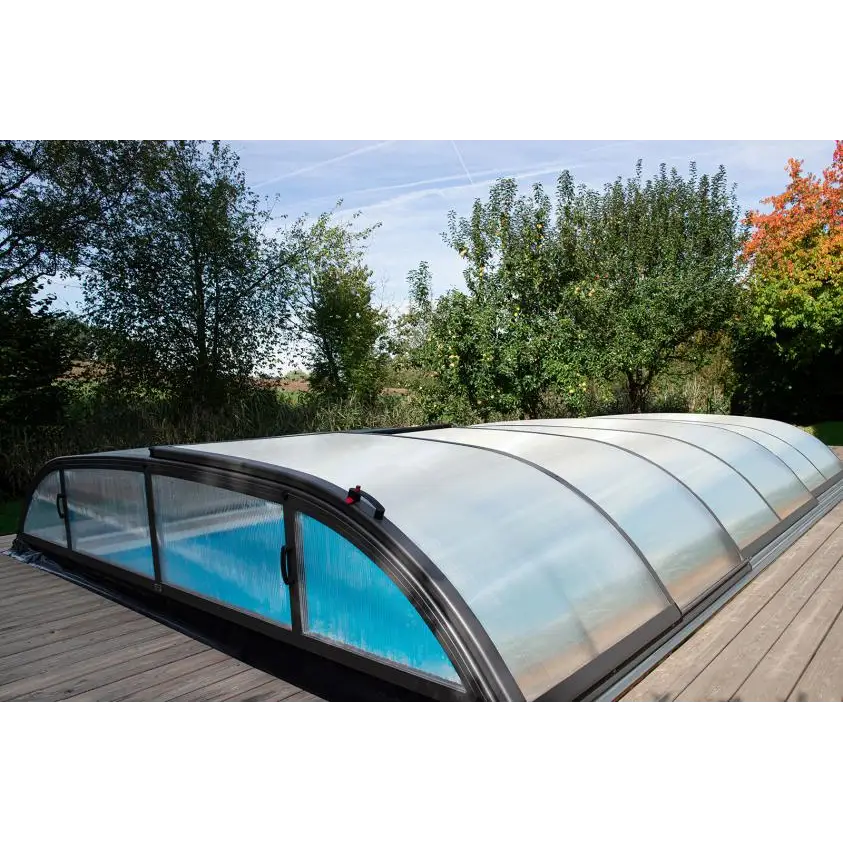 Pooltak Dallas 3x6 i klar kanalplast med svarta ramar och skjutdörr