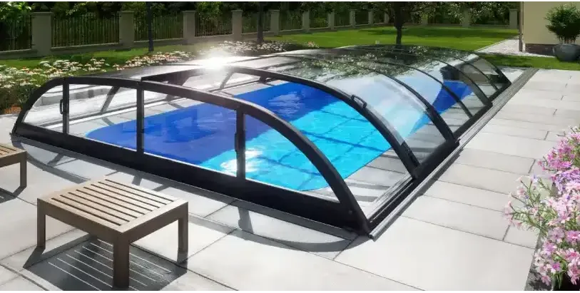 Pooltak Dallas 3×6 med svarta ramar och kurvad glasdesign