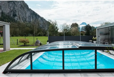 Dallas pool enclosure – black frame, over a blue pool, 4 x 8