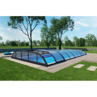 Pooltak Dallas med svart ram över blå pool, 4x8 modell