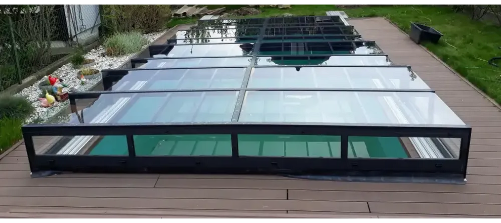 Pooltaket Icon med sarg klarplast antracit, svart ram och transparenta paneler