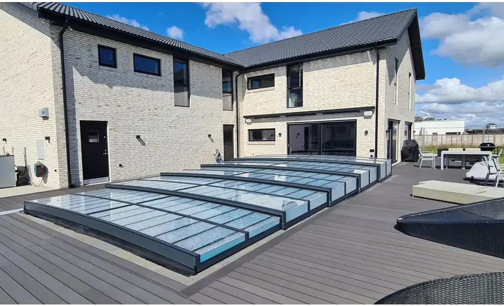 Pooltaket Icon med sarg klarplast antracit, modern glasad pool