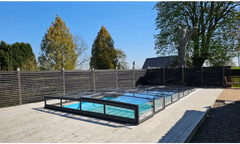 Icon Kit pool enclosure – modern design, transparent cover, black frame