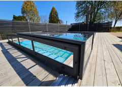 Icon Kit pool enclosure – modern design, transparent enclosure, black frame, clear panels