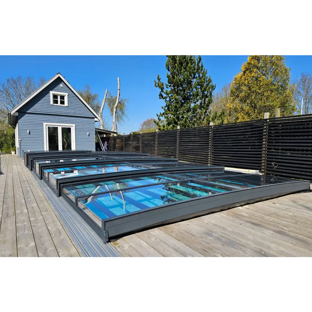 Modern glashägnad pool med pooltak icon kit i svart metallram