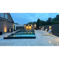 Modern glashägnad pool med pooltak icon kit, upplysta kanter