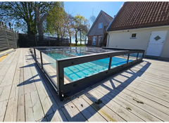 Icon Kit pool enclosure – modern design, transparent enclosure, black frame, blue water
