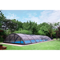 Elegant bågformat pooltak med extra starka profiler och transparenta paneler