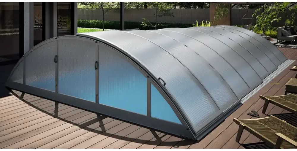 Pooltak Klasik 4×8 med silverram, valv och translucent paneler