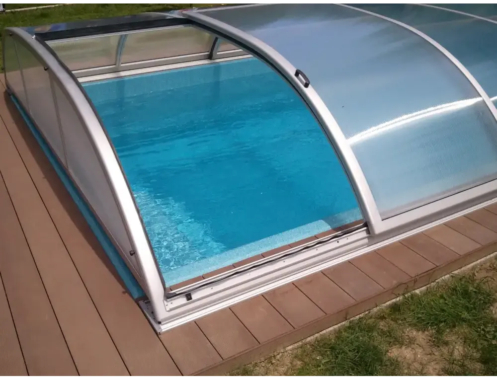 NIVO KIT 1075WC pool enclosure – silver finish, arched design, clear panels, side door