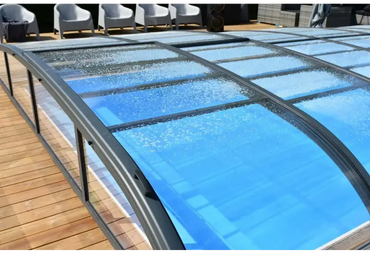 Nivo Kit 750B pool enclosure – arched design, black frame, blue-tinted panels
