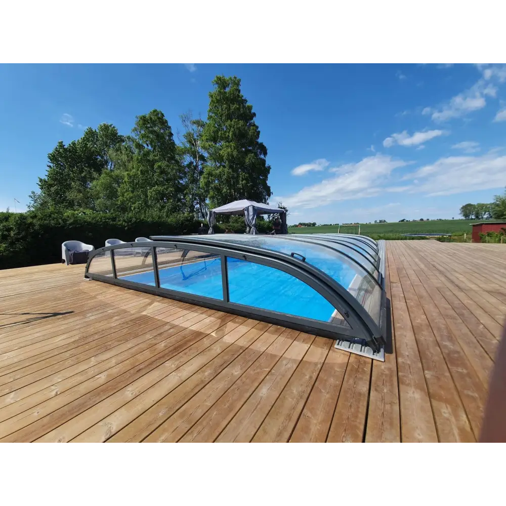 Modern bågad pooltak Nivo Kit 750B i glas med svart ram för pooler