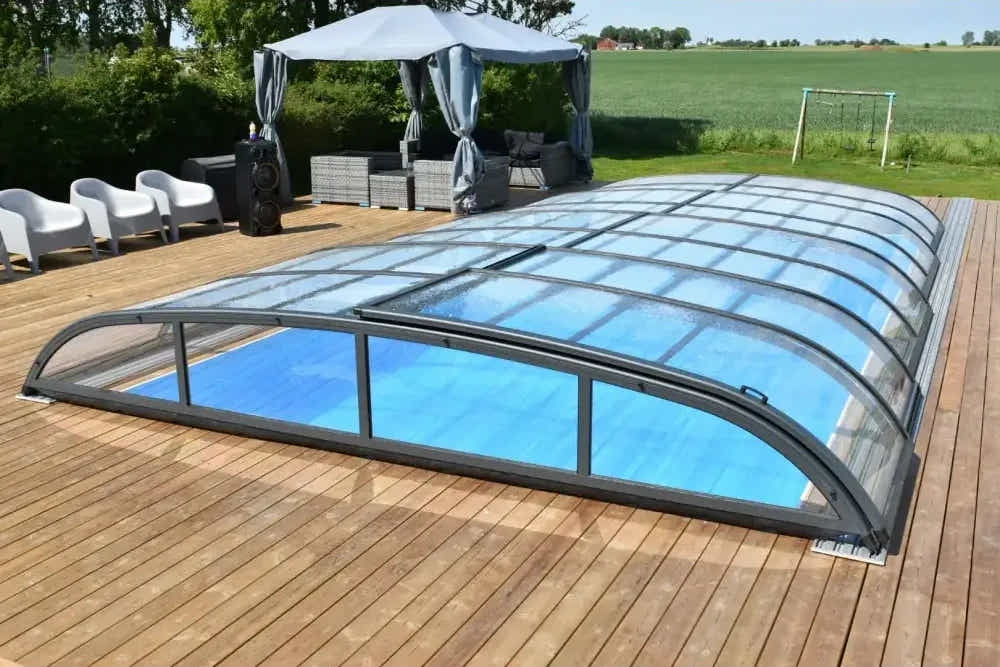Nivo Kit 750B pool enclosure – arched design, transparent cover, black frame